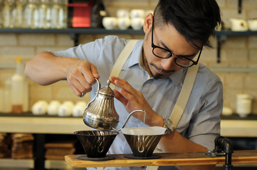 Barista pouring a cup of coffee 